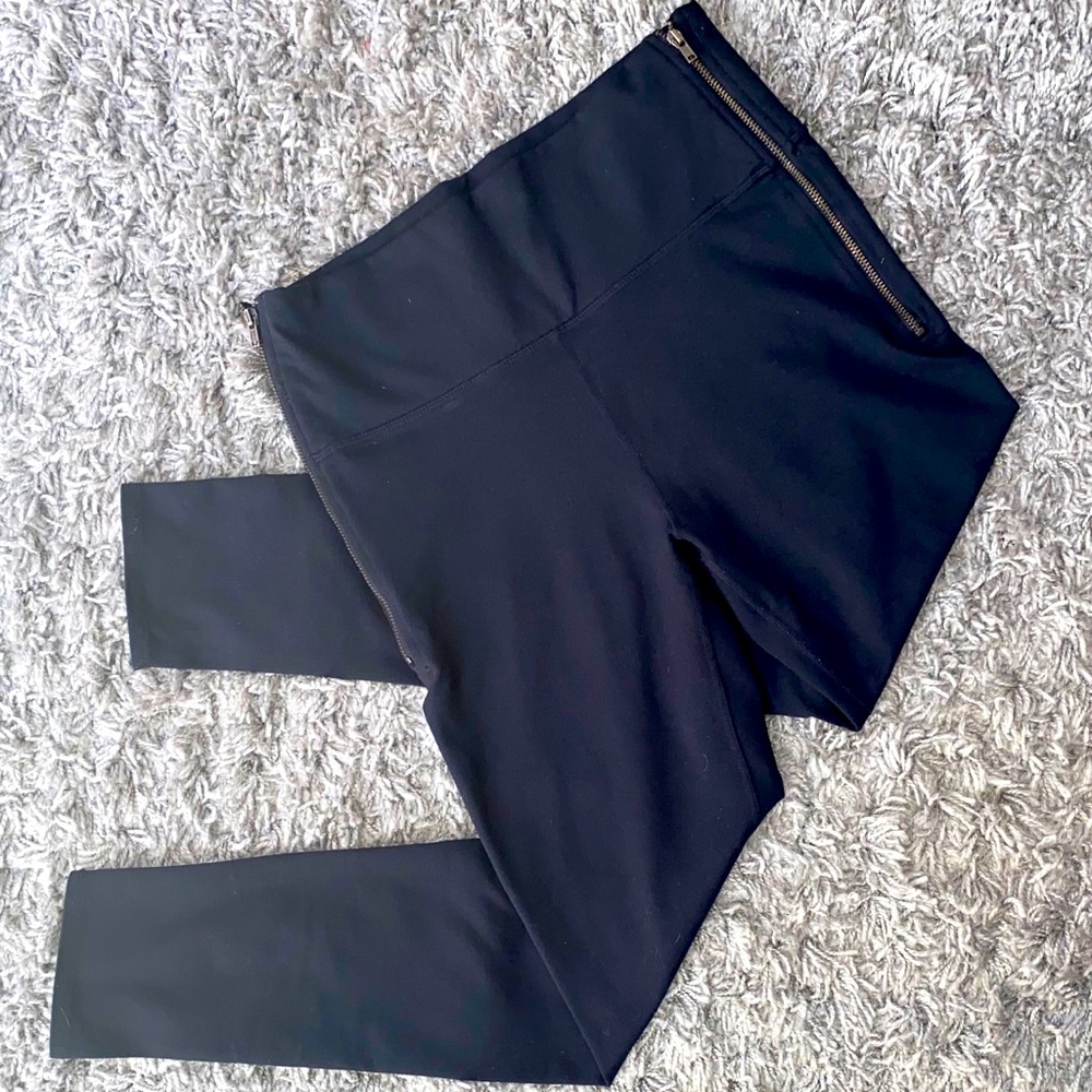 High-Waisted Statement PowerHold Legging